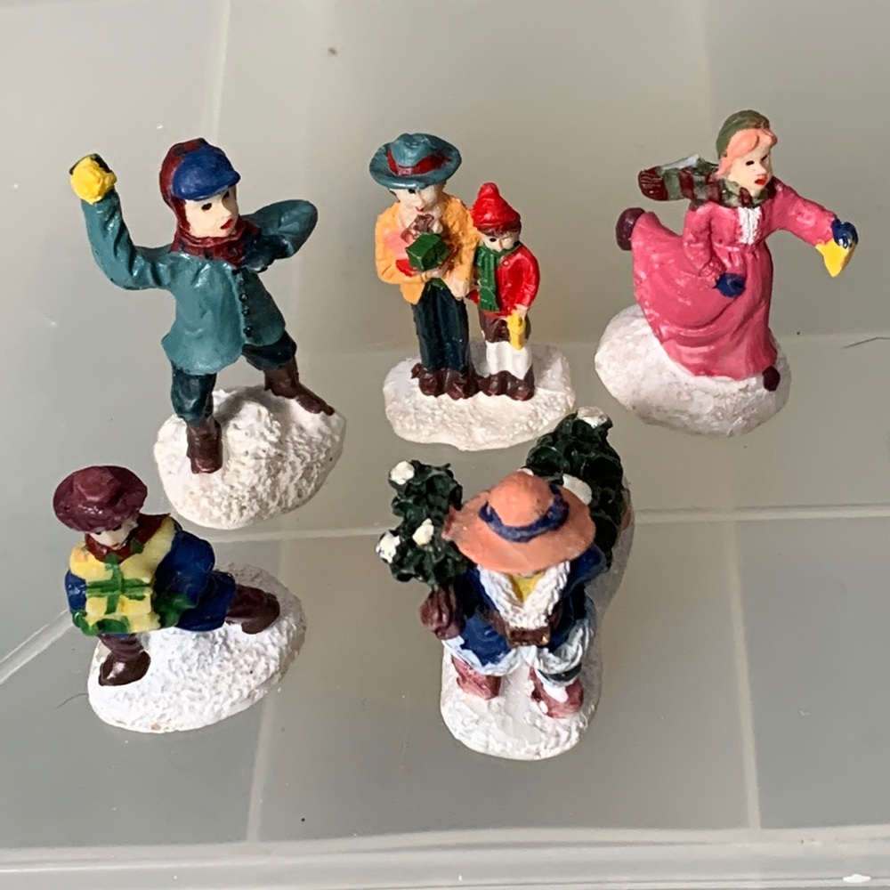 Miniature People Christmas Winter Figurines